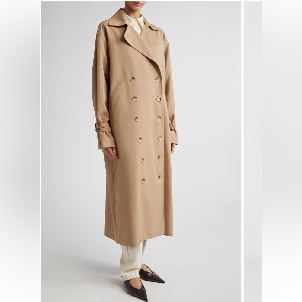 Toteme Signature Trench Coat!